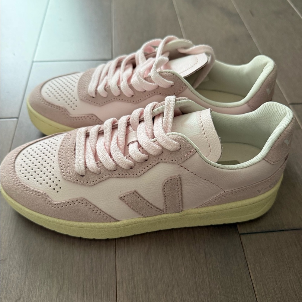 New Veja Womens V-90 Leather Lassi Petale Women 5